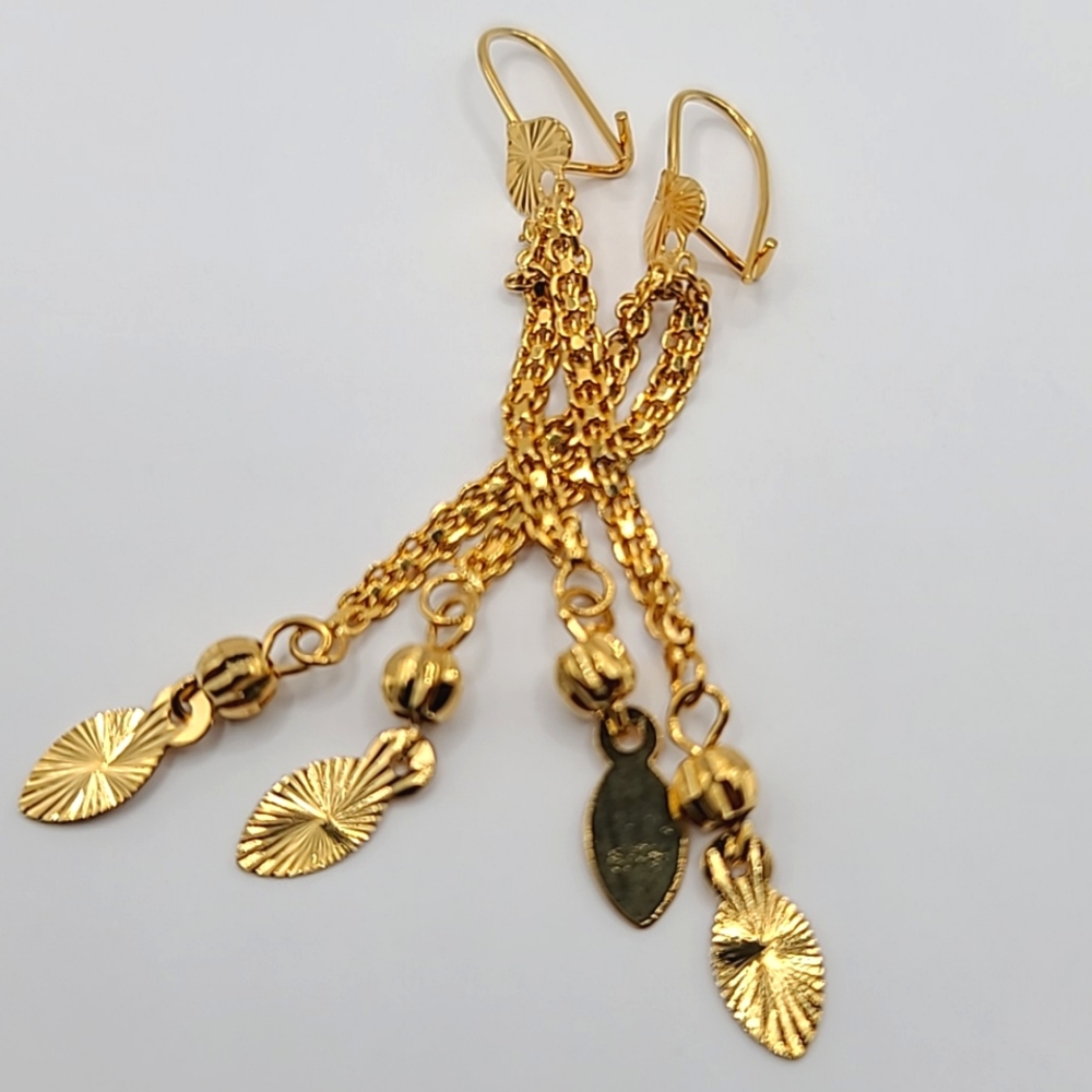 Elegant gold color earrings